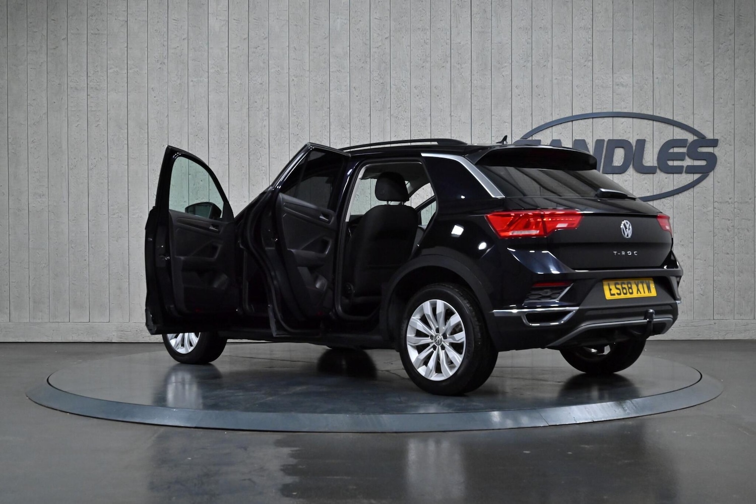 Used Volkswagen T-Roc 2018 for sale - 76537610: Photo 11