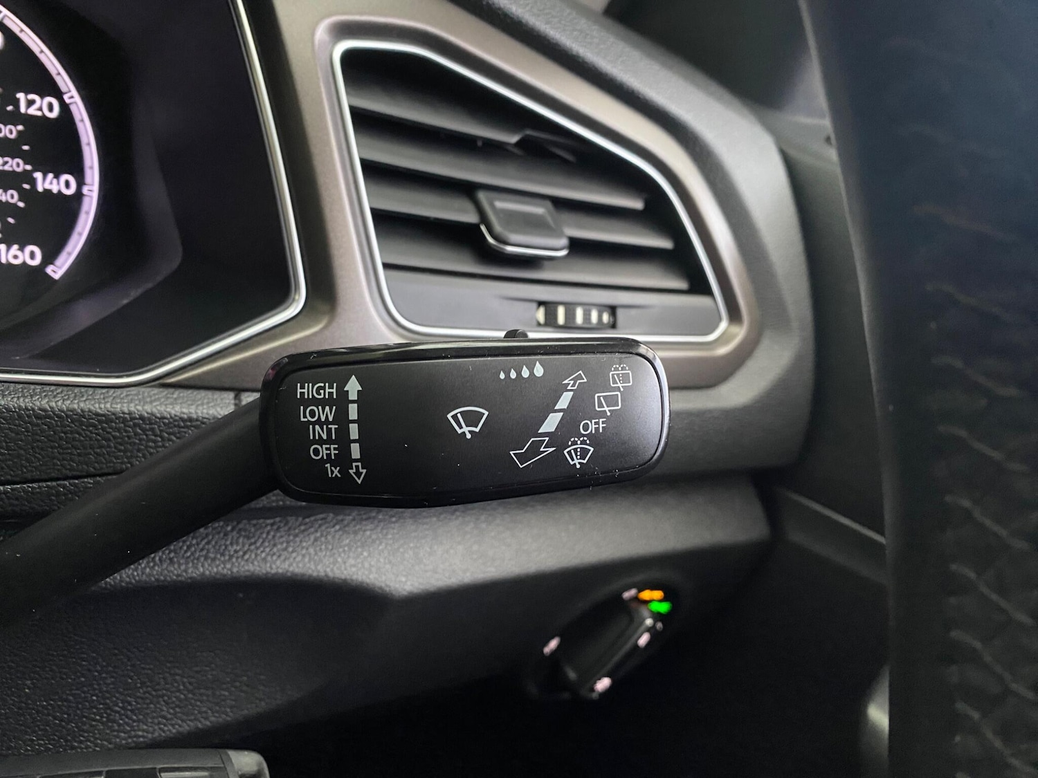 Used Volkswagen T-Roc 2018 for sale - 76537610: Photo 42