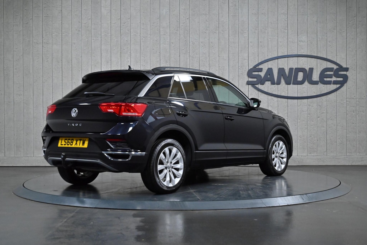 Used Volkswagen T-Roc 2018 for sale - 76537610: Photo 6
