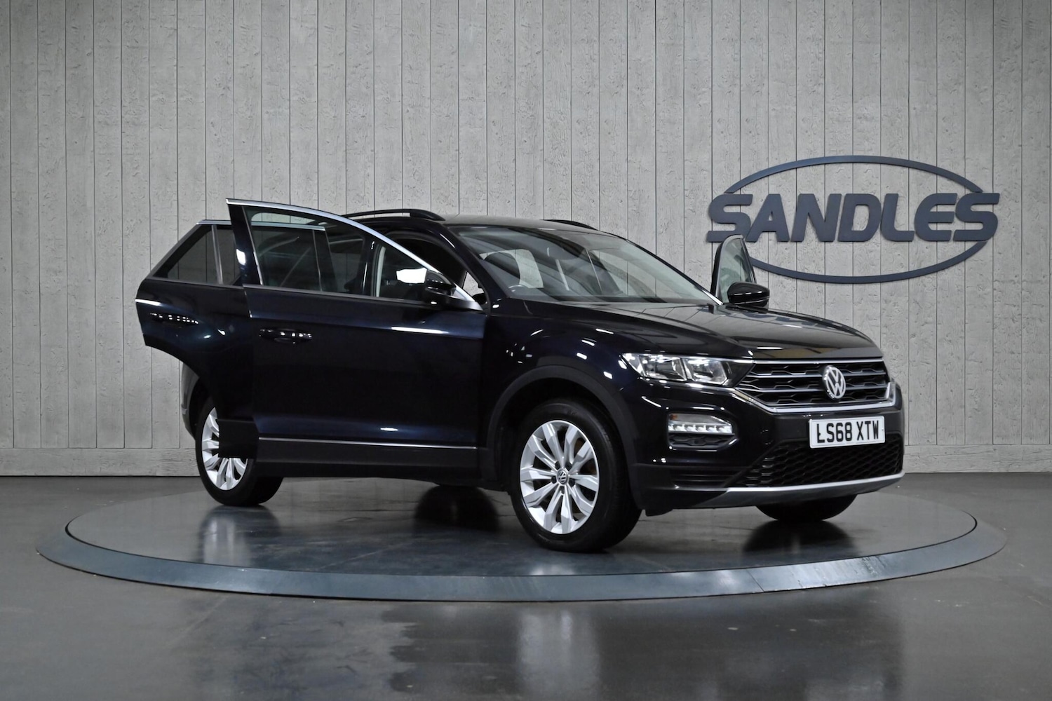 Used Volkswagen T-Roc 2018 for sale - 76537610: Photo 8