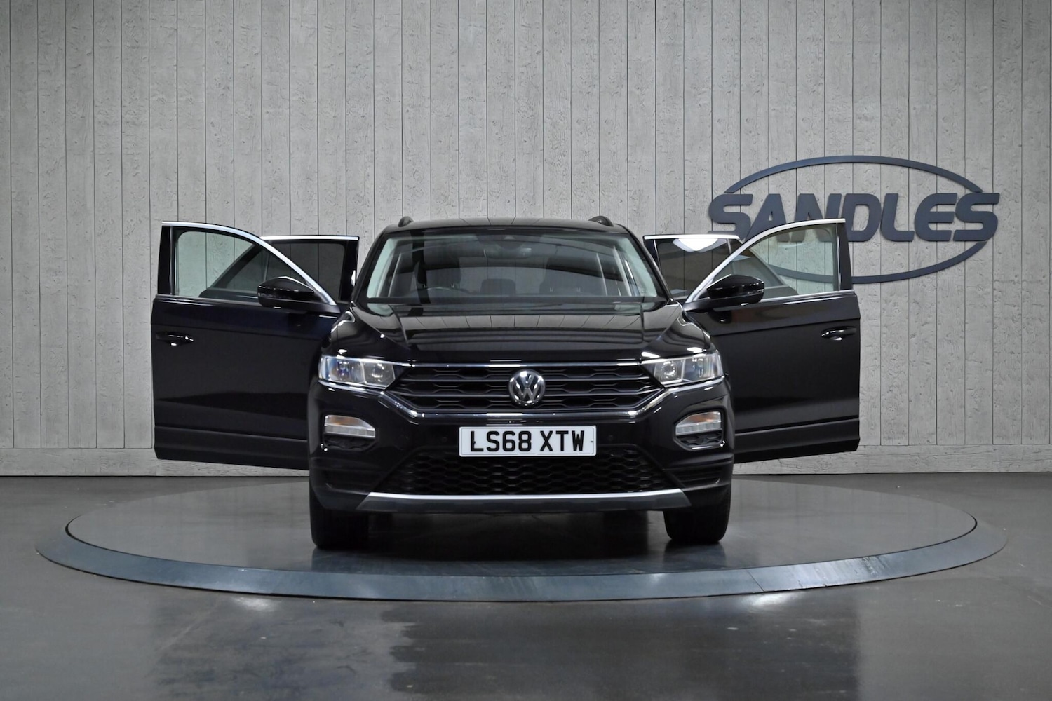 Used Volkswagen T-Roc 2018 for sale - 76537610: Photo 9