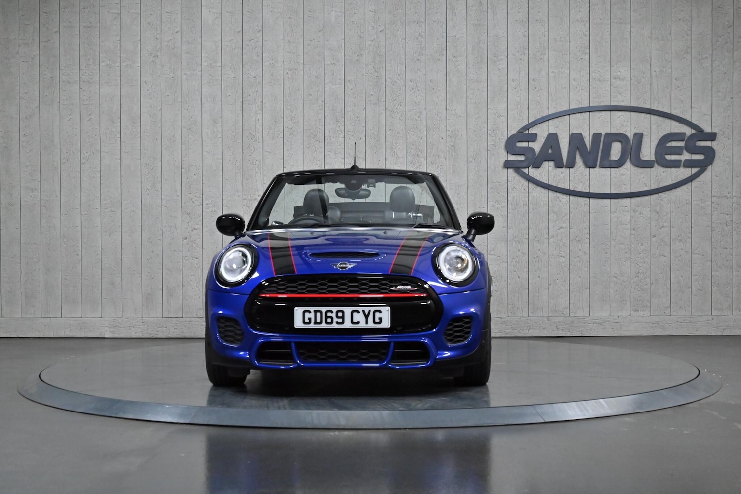 Used MINI Convertible 2019 for sale - 76727971: Photo 2