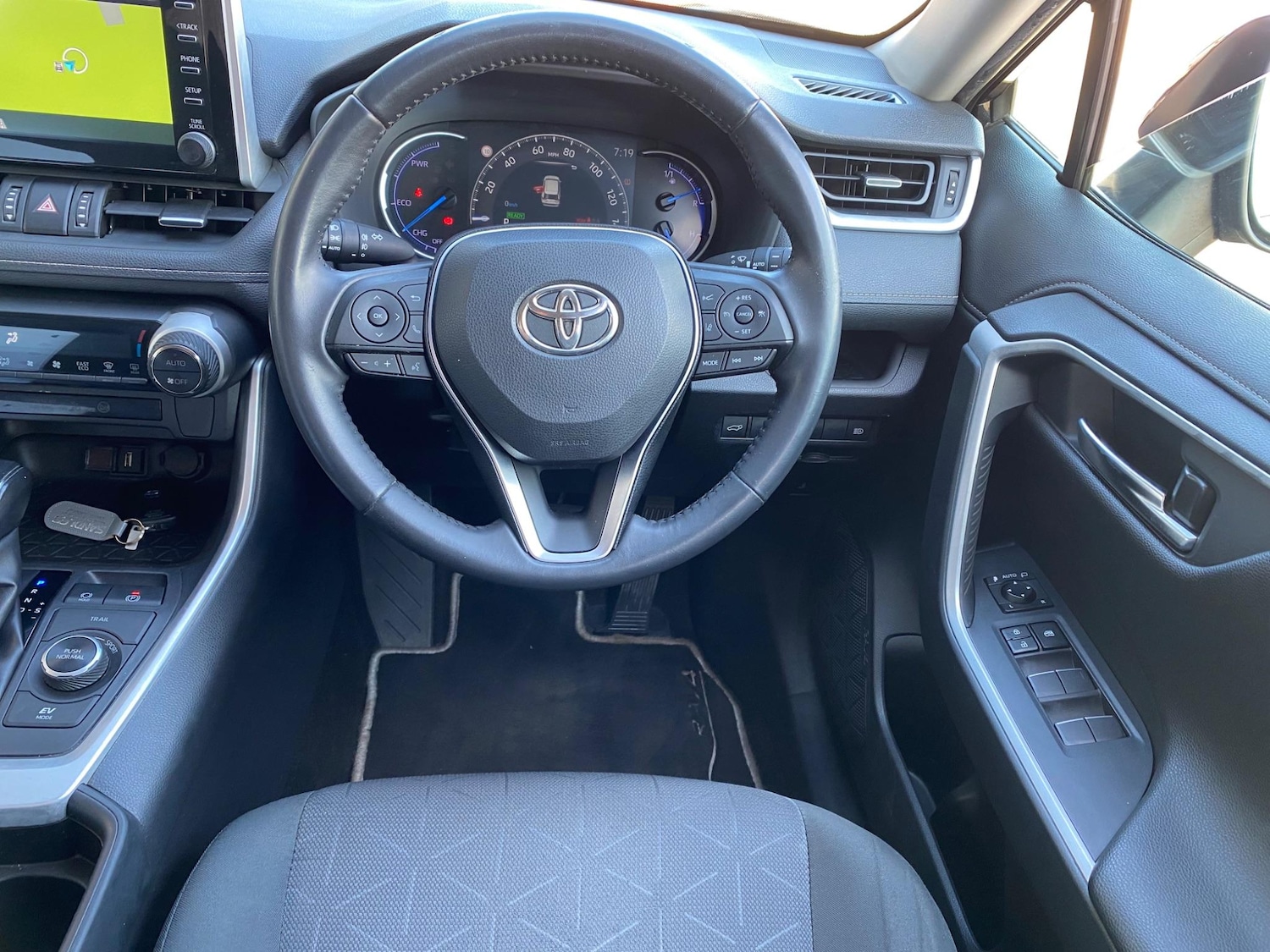 Used Toyota RAV4 2020 for sale - 77345370: Photo 27