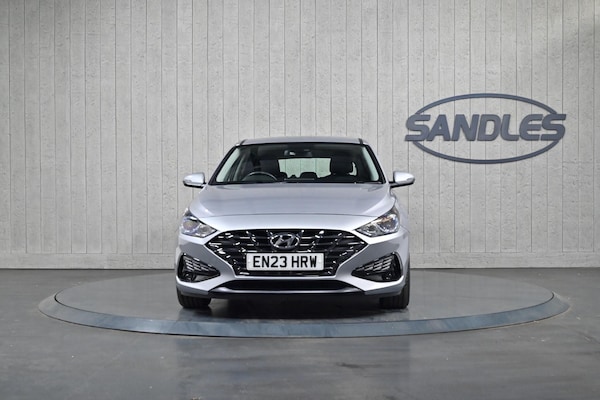 Used Hyundai i30 2023 for sale - 75808876: Photo 2