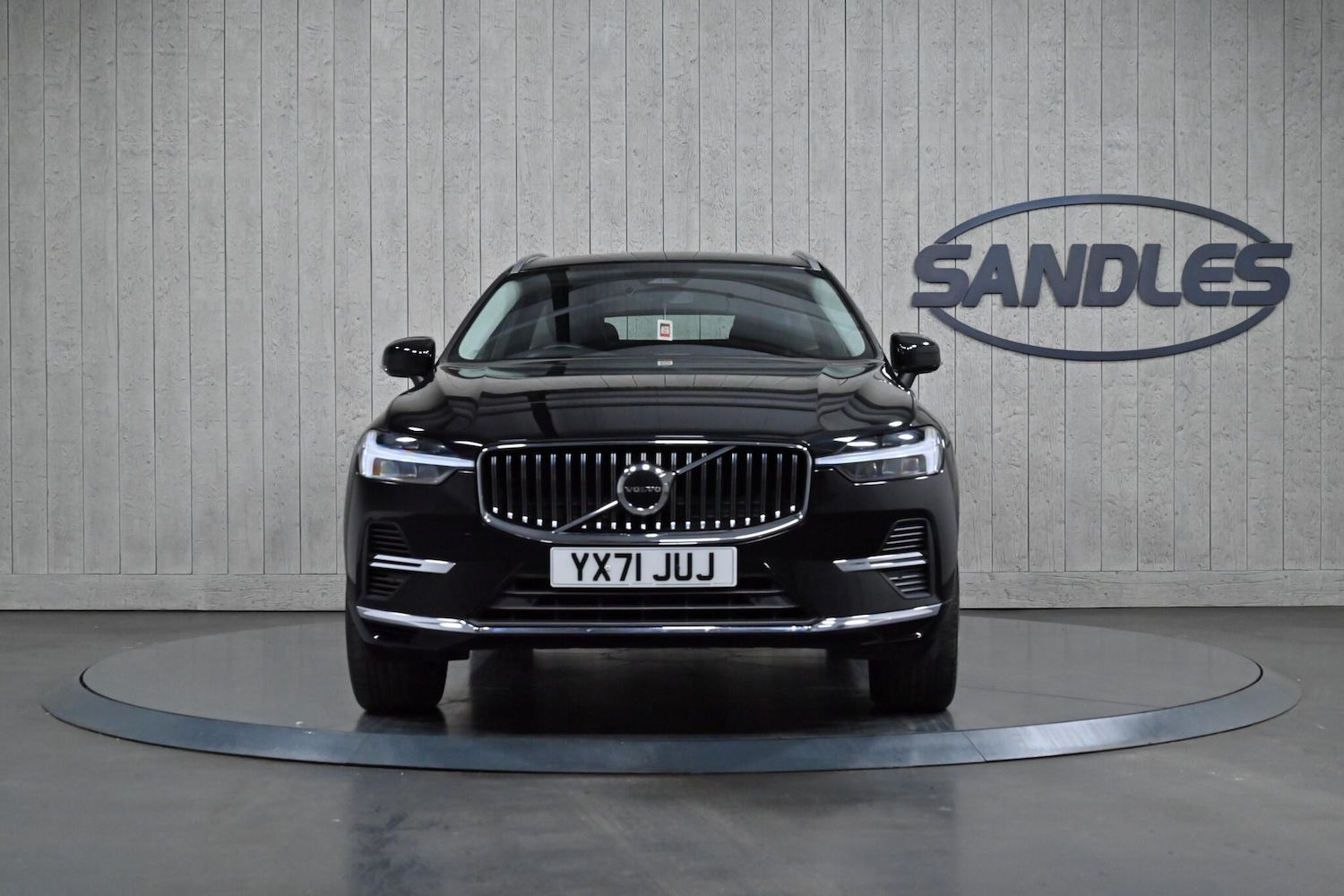 Used Volvo XC60 2021 for sale - 76989548: Photo 2