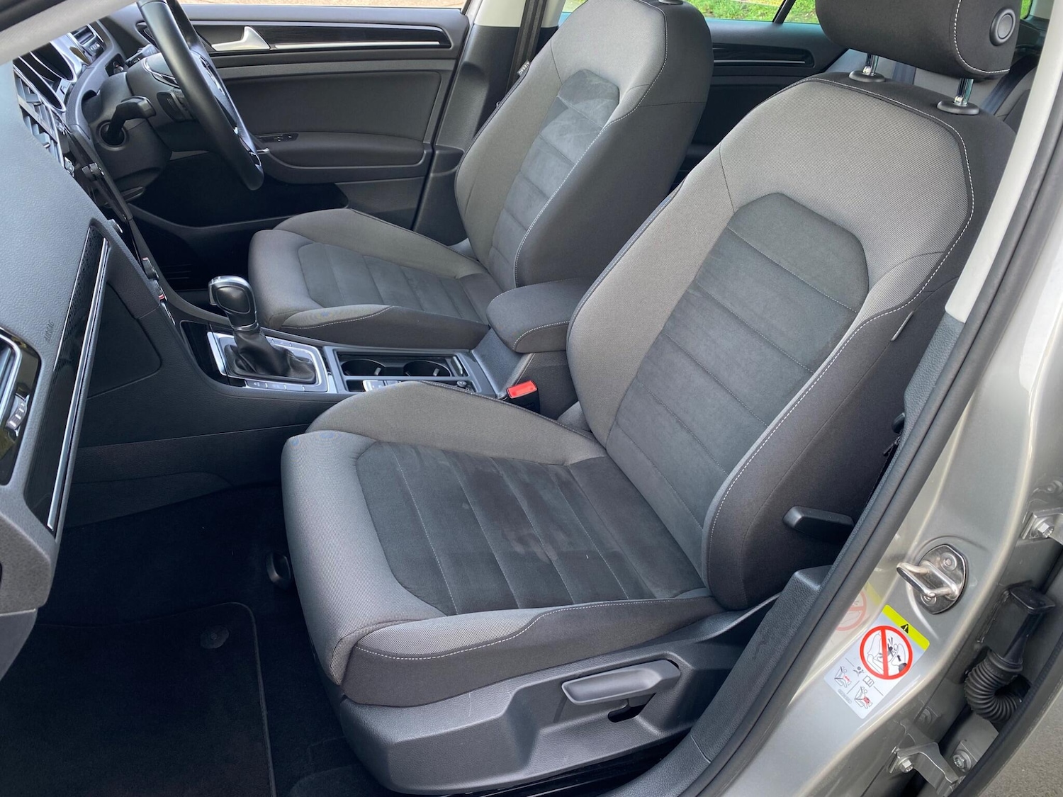 Used Volkswagen Golf 2017 for sale - 77586661: Photo 26