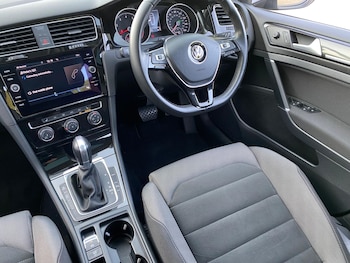 Used Volkswagen Golf 2017 for sale - 77586661: Photo