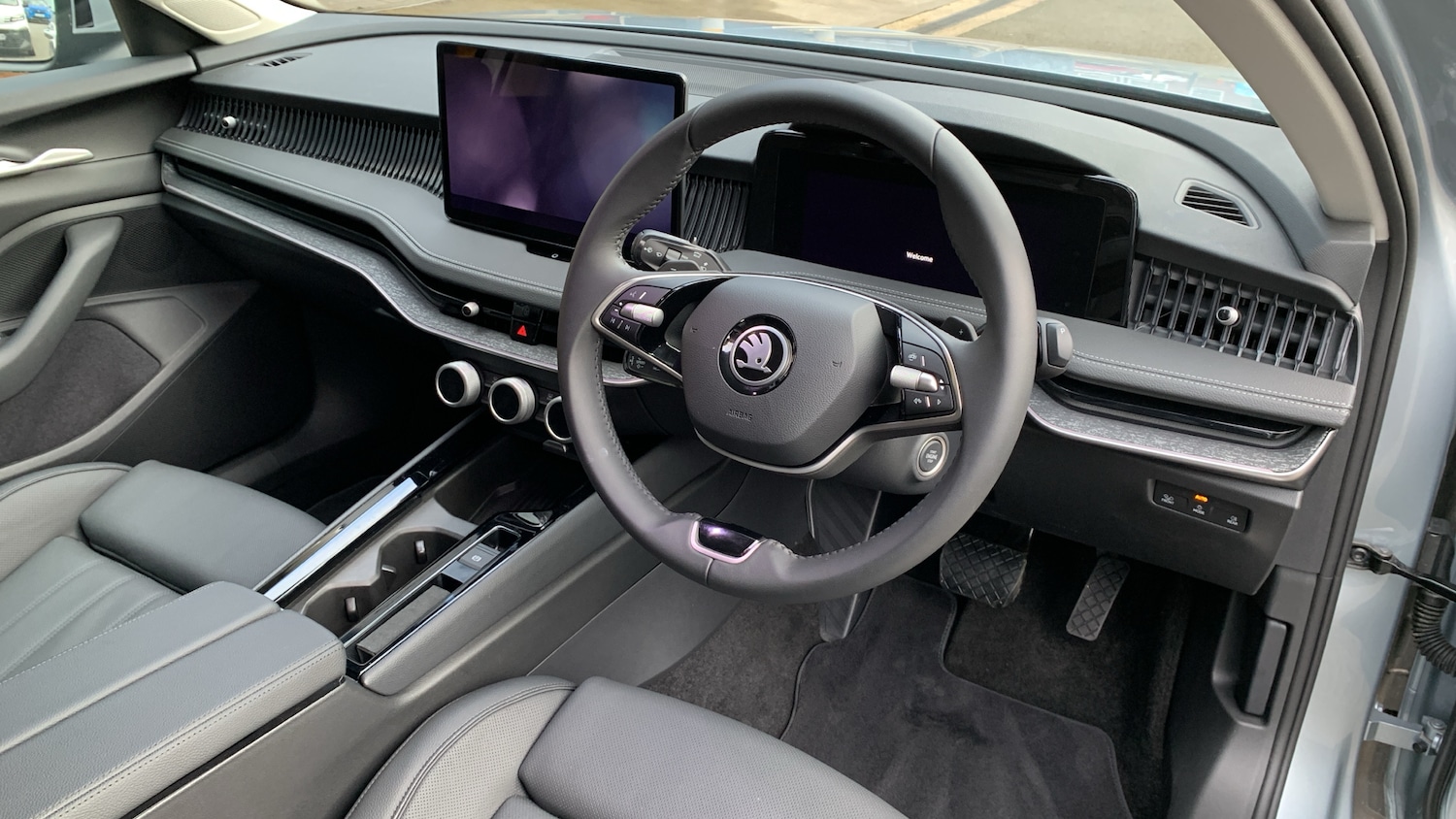 Used Skoda Superb 2025 for sale - 77672528: Photo 11