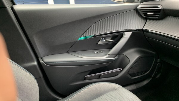 Used Peugeot 2008 2021 for sale - 76139400: Photo 35