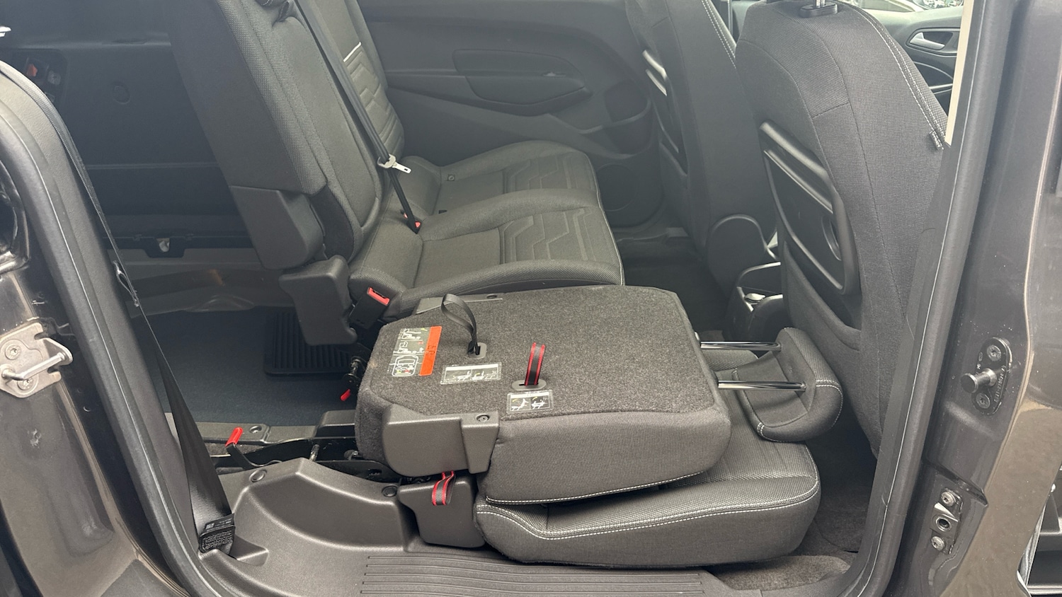 Used Ford Grand Tourneo Connect 2018 for sale - 75979401: Photo 36