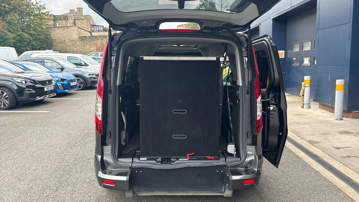 Used Ford Grand Tourneo Connect 2018 for sale - 75979401: Photo 37