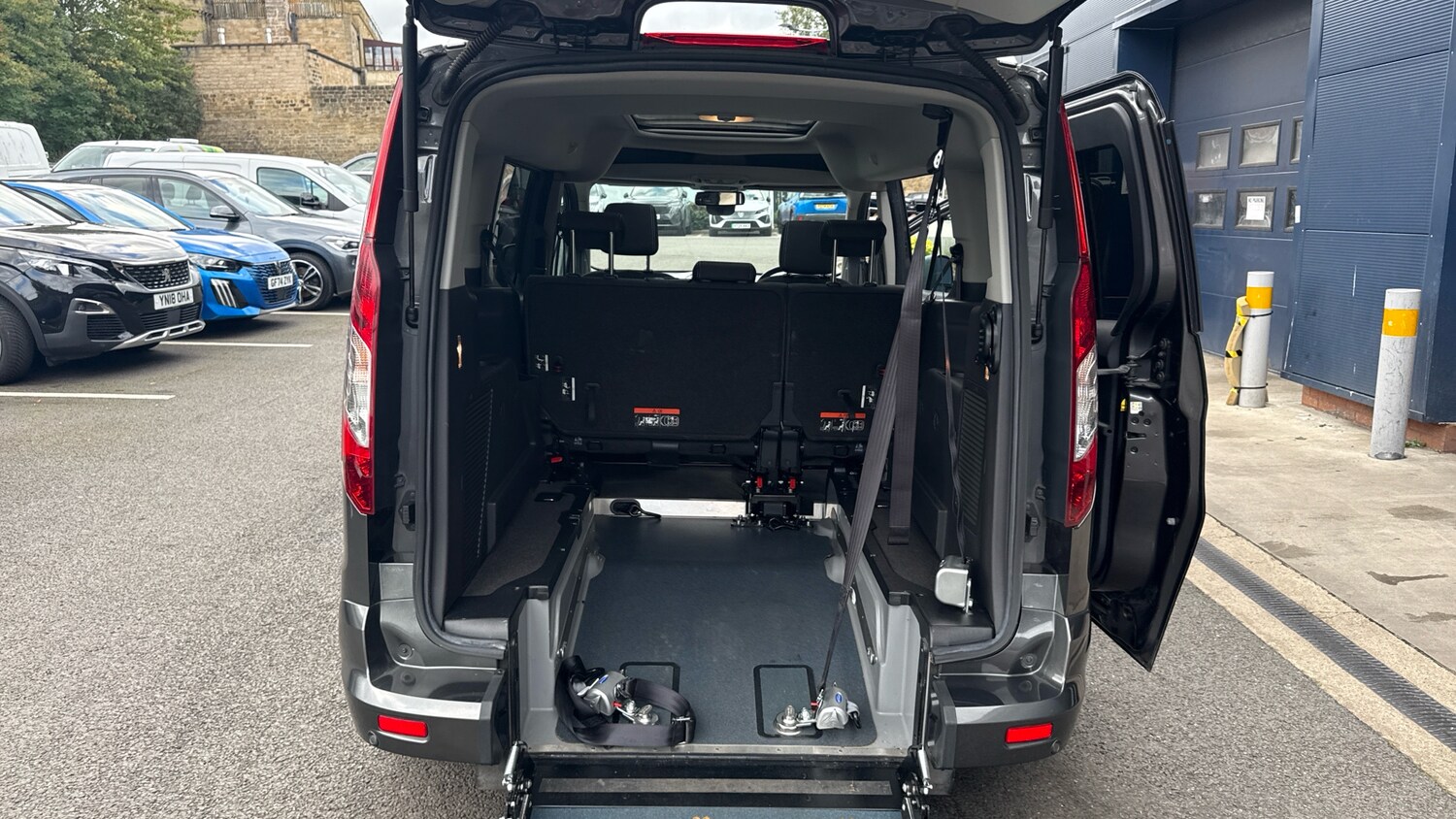 Used Ford Grand Tourneo Connect 2018 for sale - 75979401: Photo 39