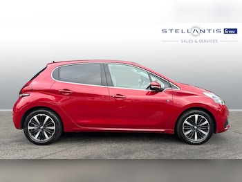 Used Peugeot 208 2019 for sale - 76248399: Photo 2