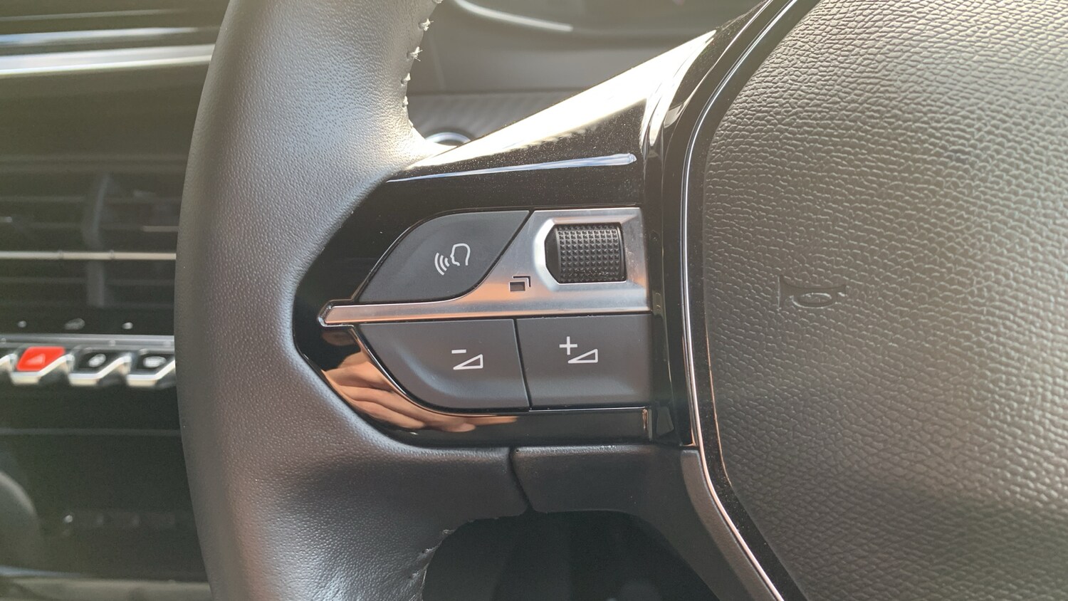 Used Peugeot 2008 2024 for sale - 75992288: Photo 23