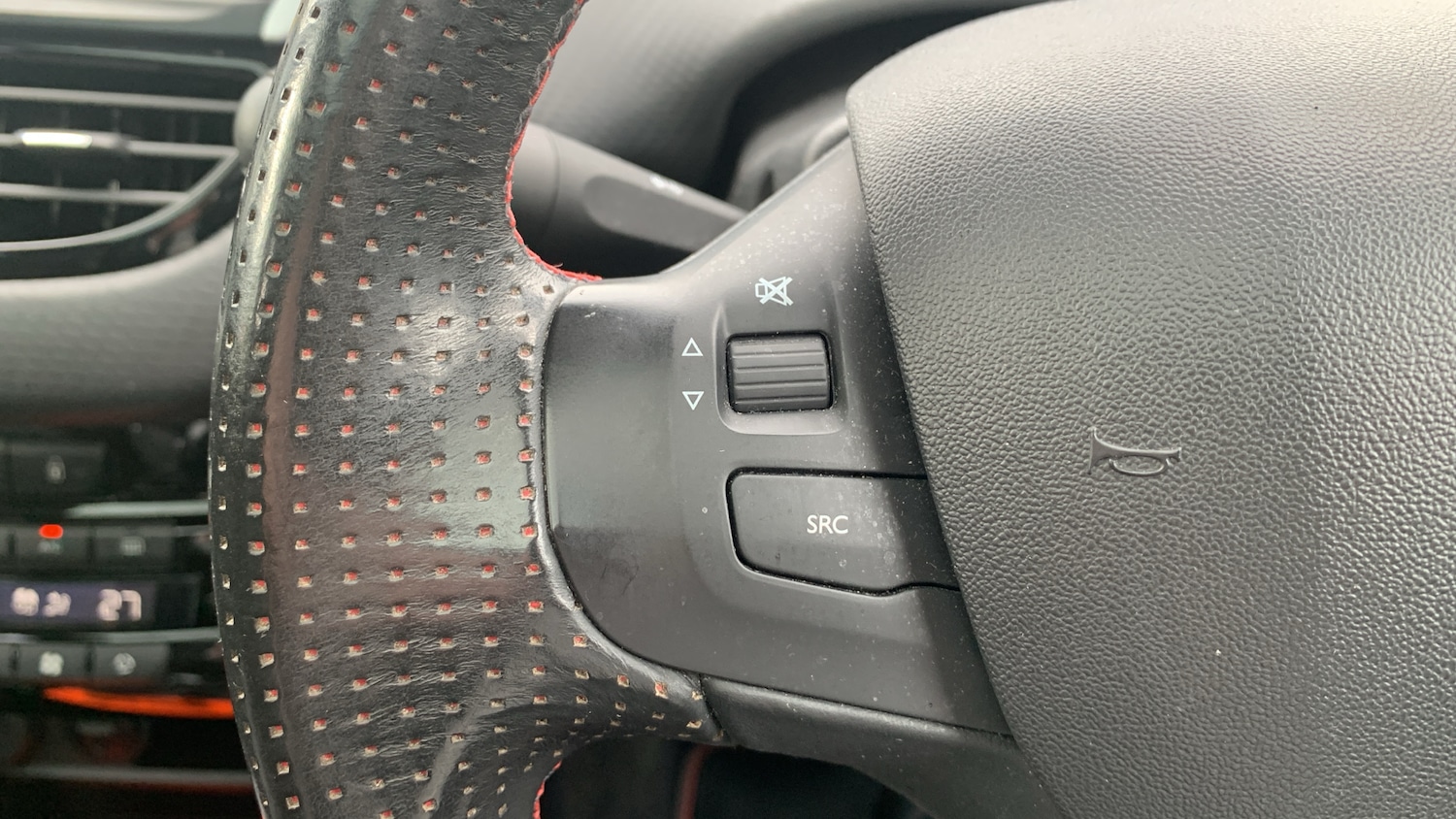 Used Peugeot 2008 2017 for sale - 75901336: Photo 23
