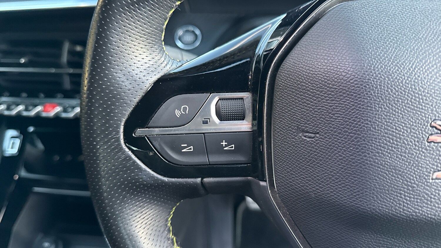 Used Peugeot 2008 2020 for sale - 77018080: Photo 23