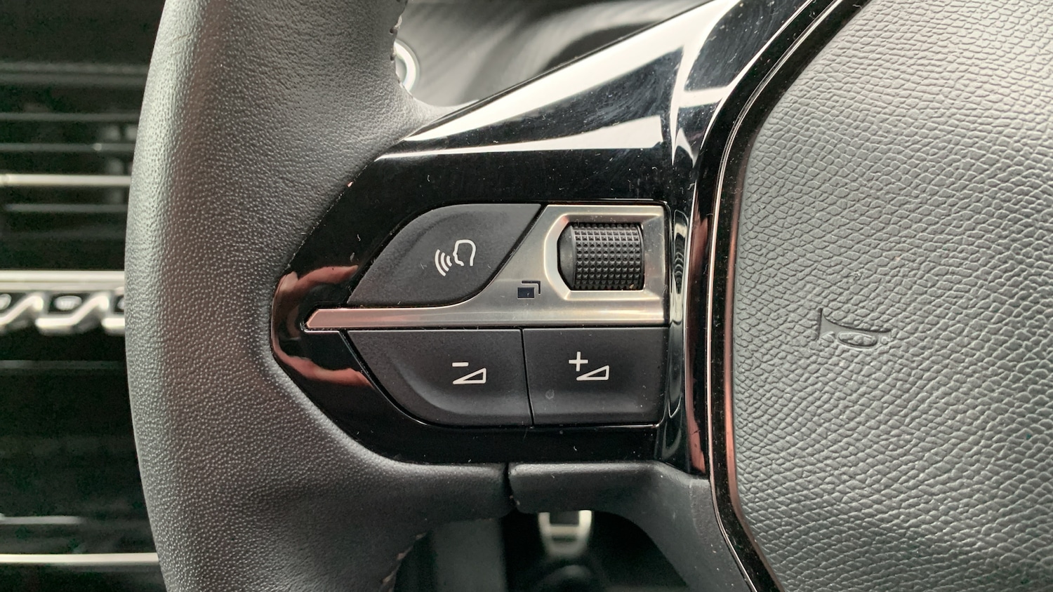 Used Peugeot 2008 2023 for sale - 76942819: Photo 24