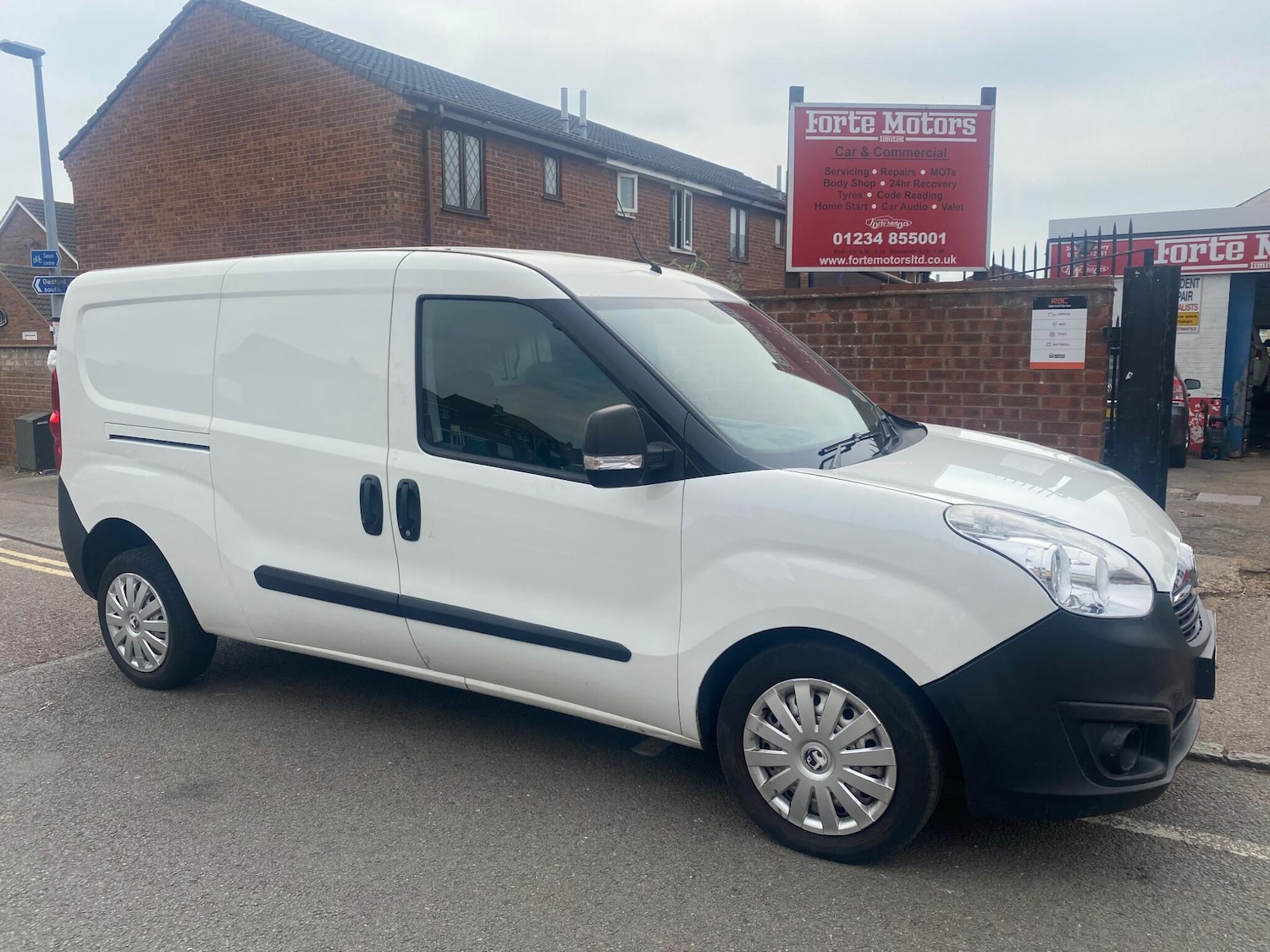 Used Vauxhall Combo 2016 for sale - 76512740: Photo 1