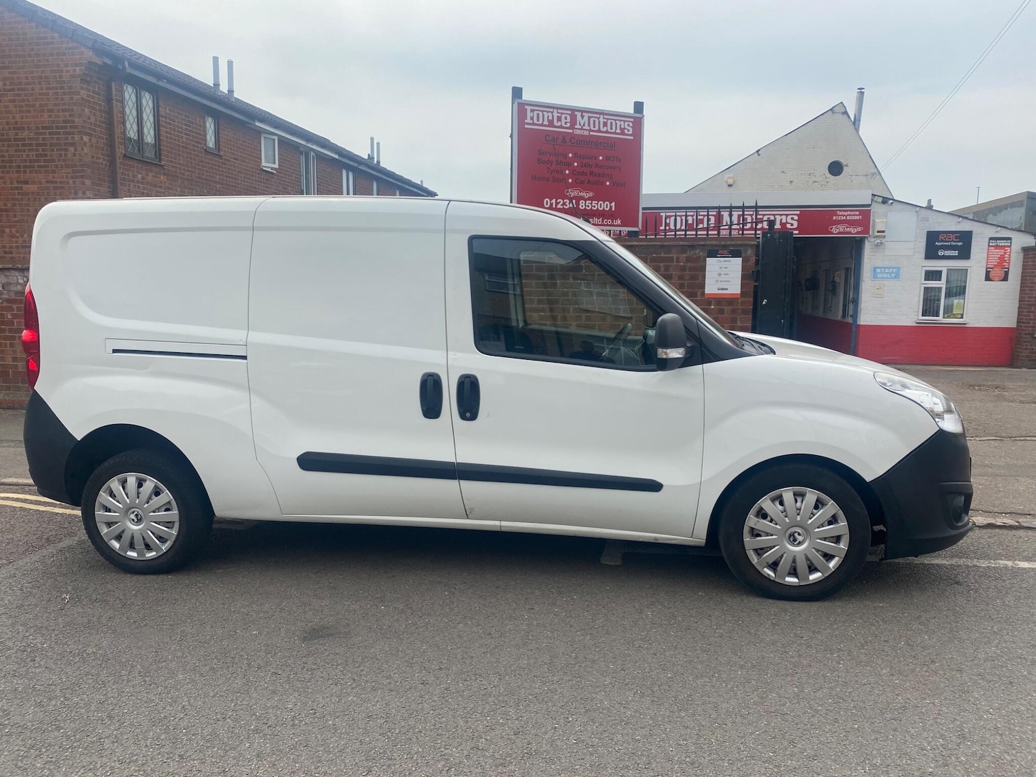 Used Vauxhall Combo 2016 for sale - 76512740: Photo 2
