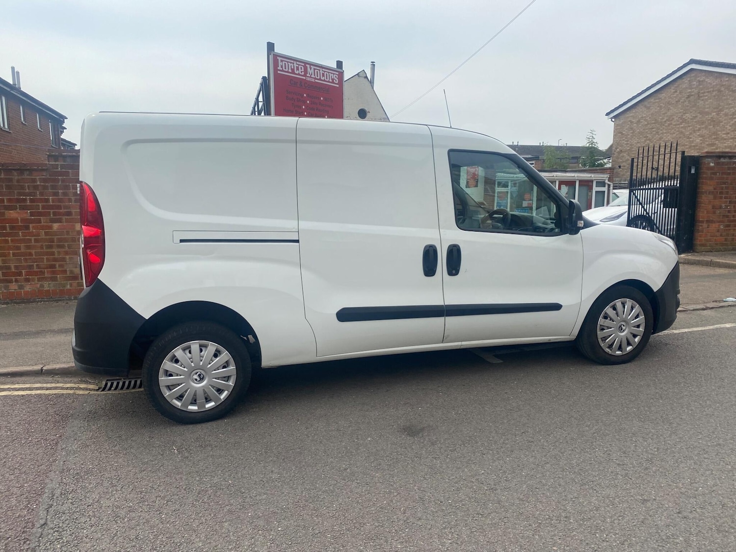 Used Vauxhall Combo 2016 for sale - 76512740: Photo 3