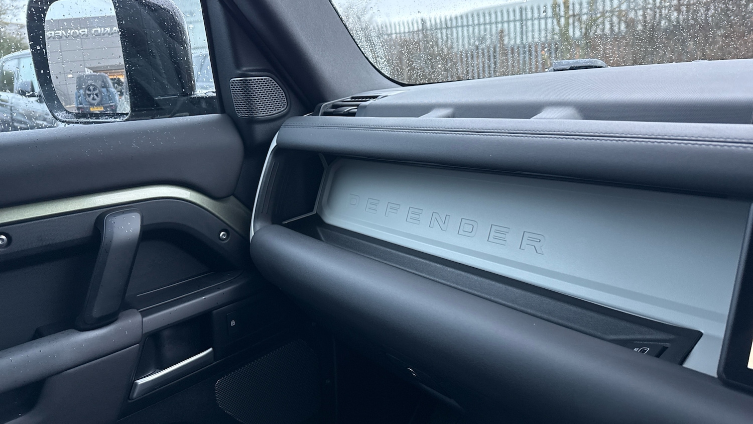 Used Land Rover Defender 2024 for sale - 77210932: Photo 26