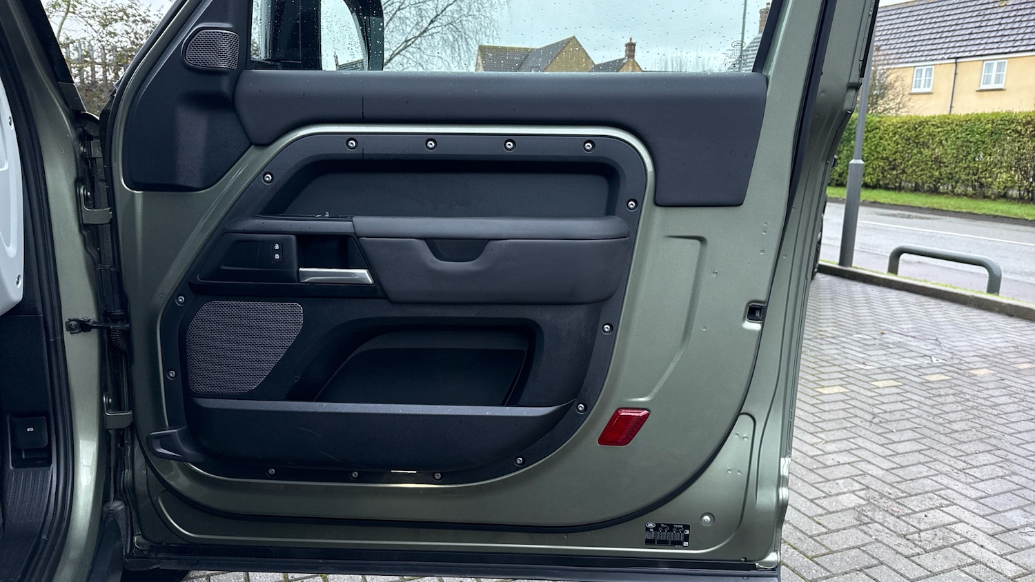 Used Land Rover Defender 2024 for sale - 77210932: Photo 29