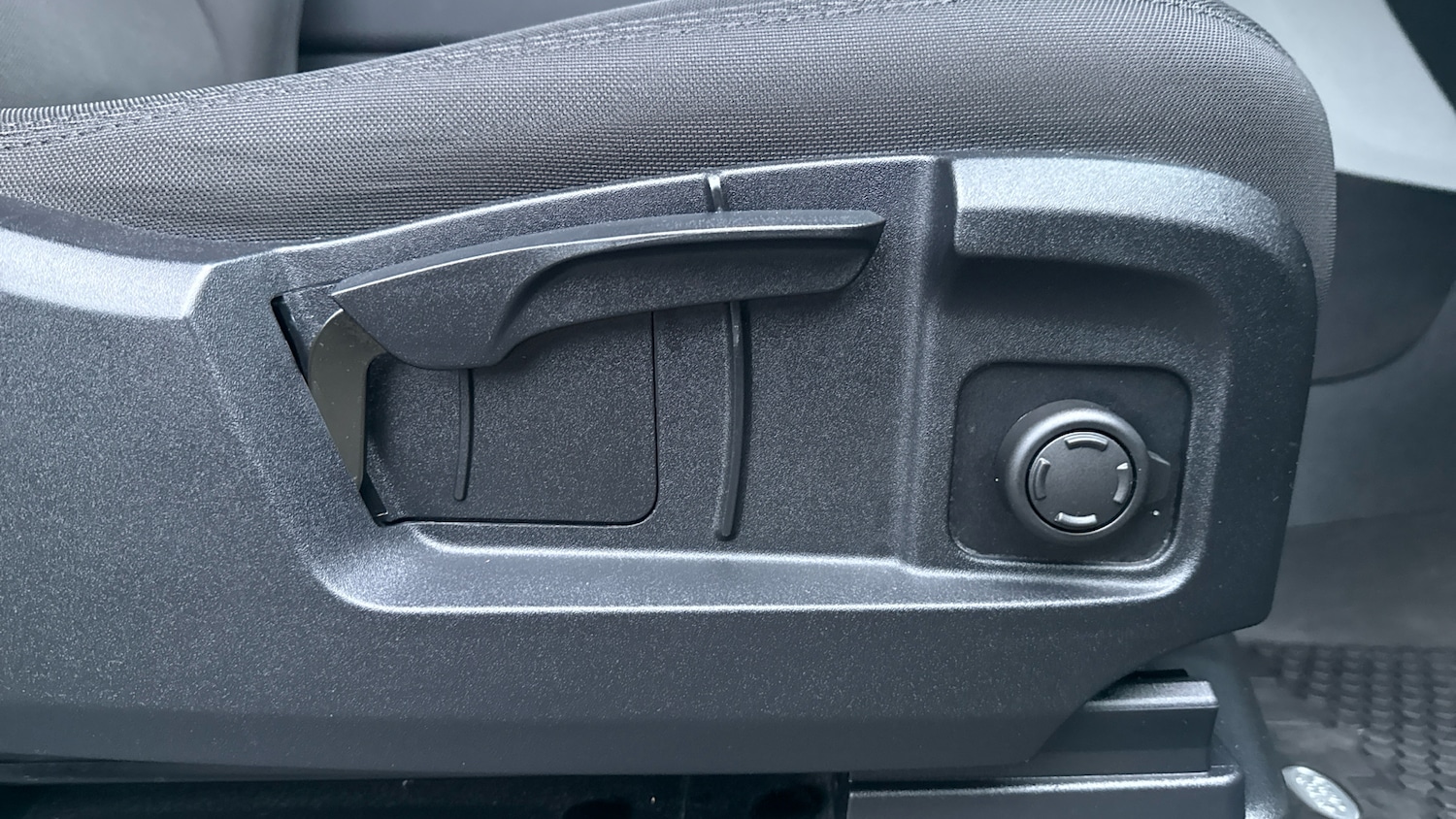 Used Land Rover Defender 2024 for sale - 77210932: Photo 30