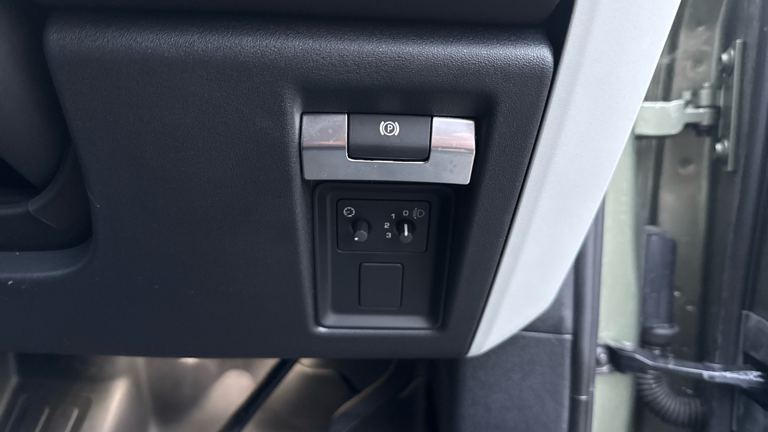 Used Land Rover Defender 2024 for sale - 77210932: Photo 31