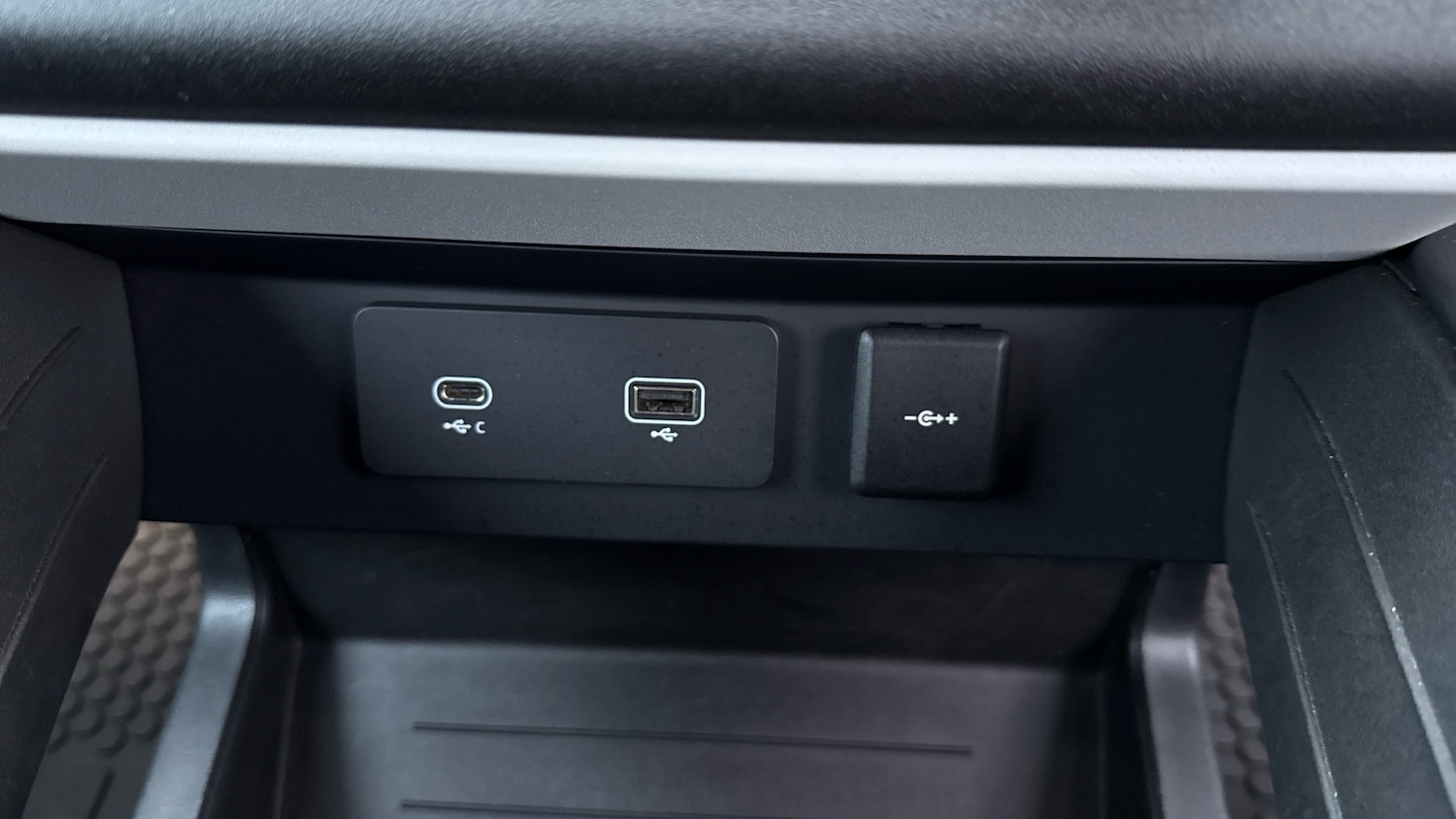 Used Land Rover Defender 2024 for sale - 77210932: Photo 32