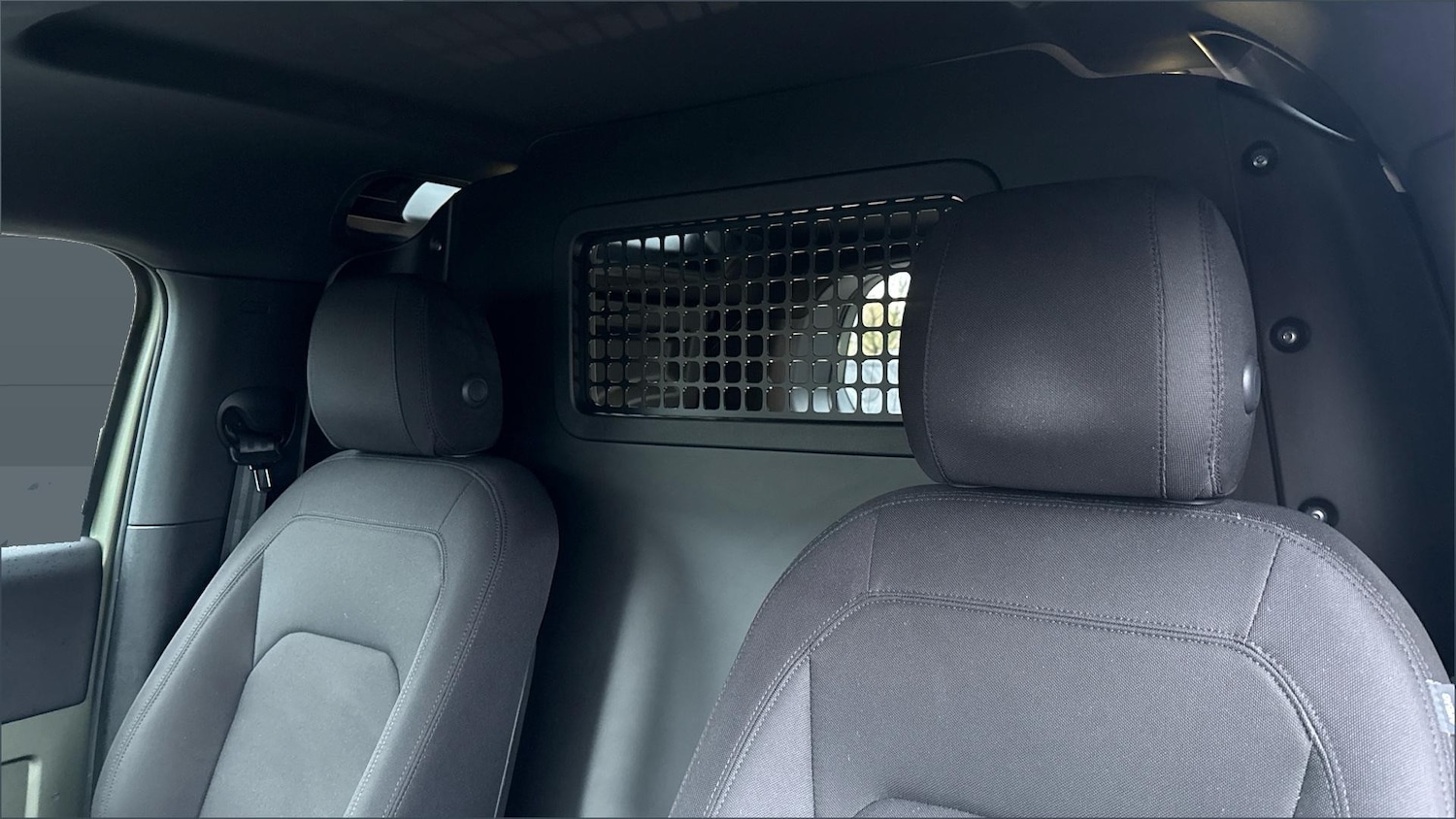 Used Land Rover Defender 2024 for sale - 77210932: Photo 4