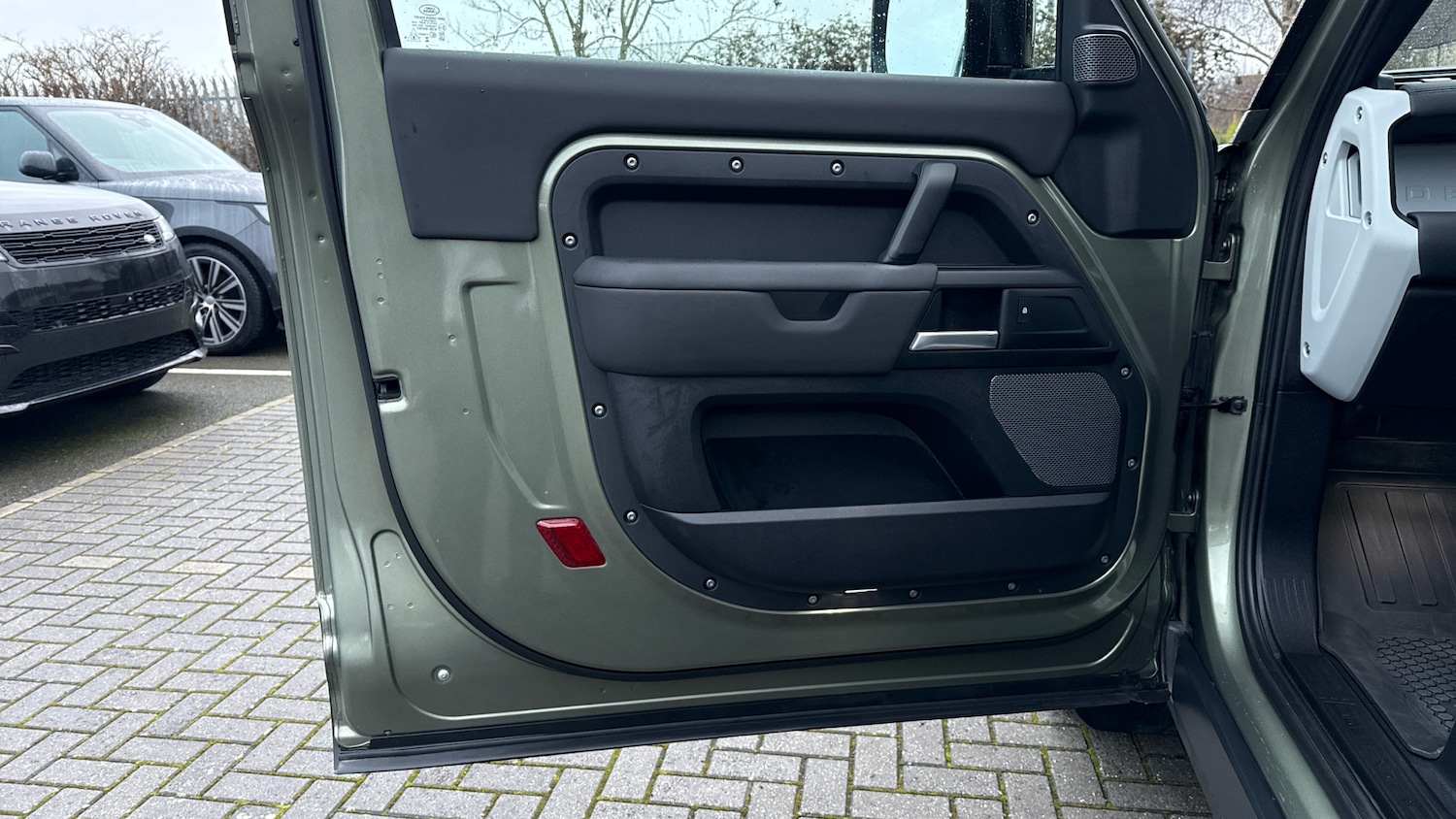 Used Land Rover Defender 2024 for sale - 77210932: Photo 41