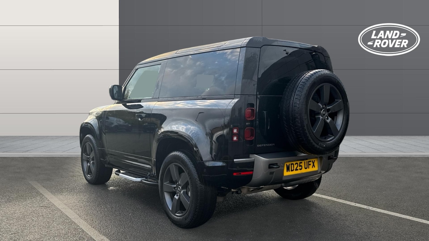 Used Land Rover Defender 2025 for sale - 76763104: Photo 2