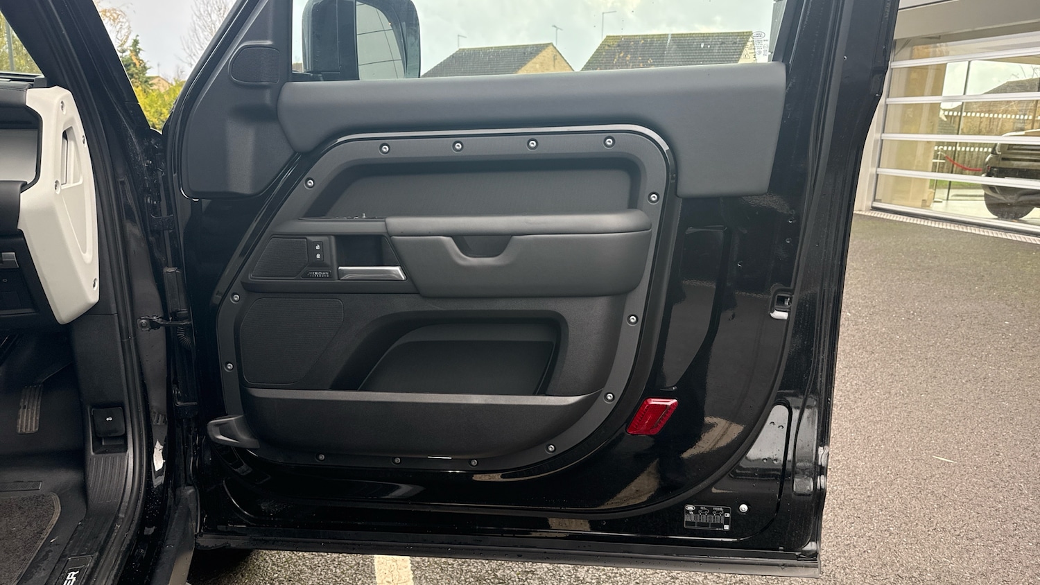 Used Land Rover Defender 2025 for sale - 76763104: Photo 29