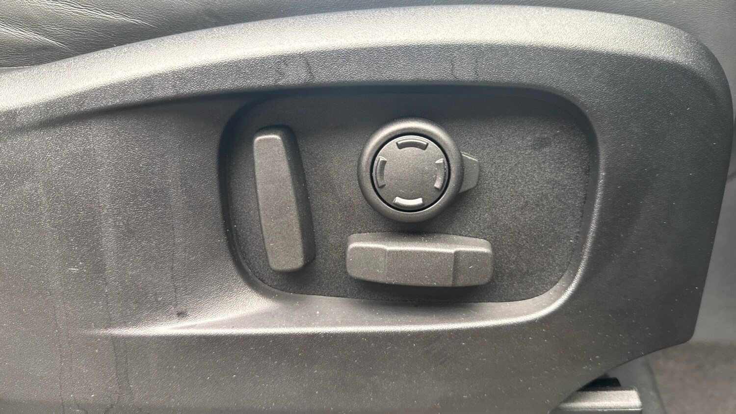 Used Land Rover Defender 2025 for sale - 76763104: Photo 30