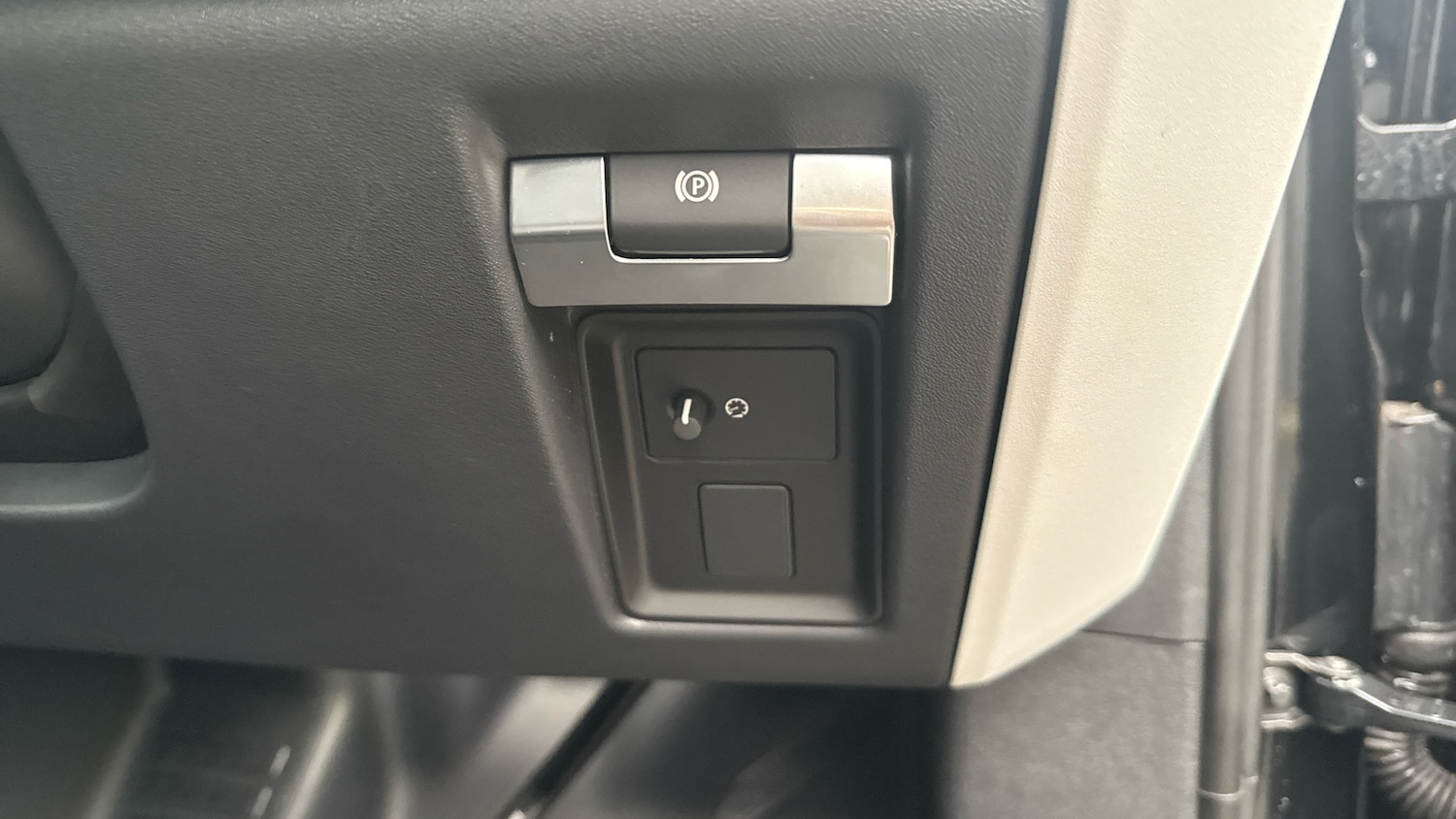 Used Land Rover Defender 2025 for sale - 76763104: Photo 31