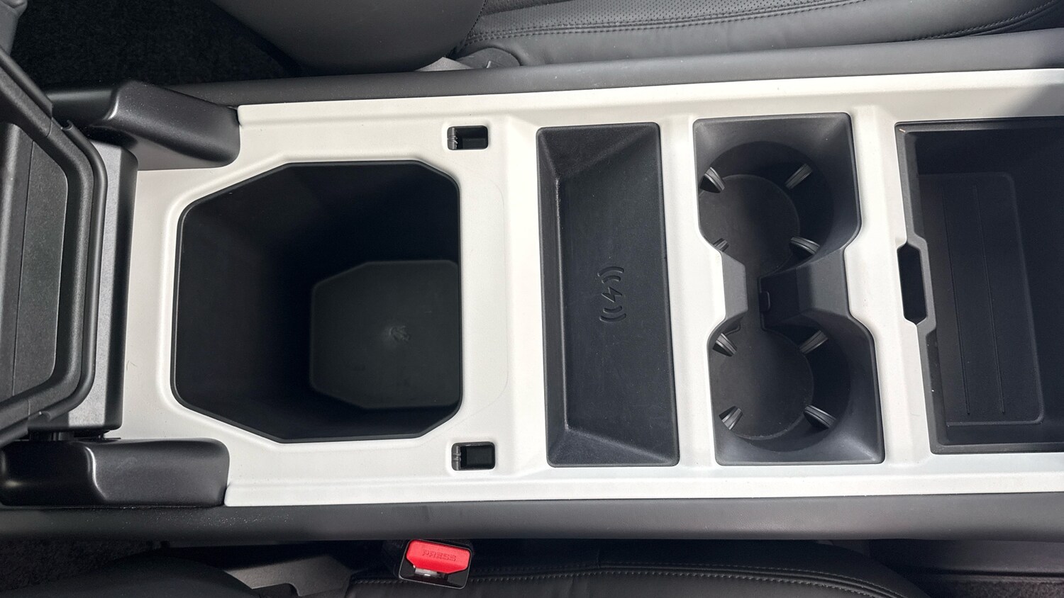 Used Land Rover Defender 2025 for sale - 76763104: Photo 32