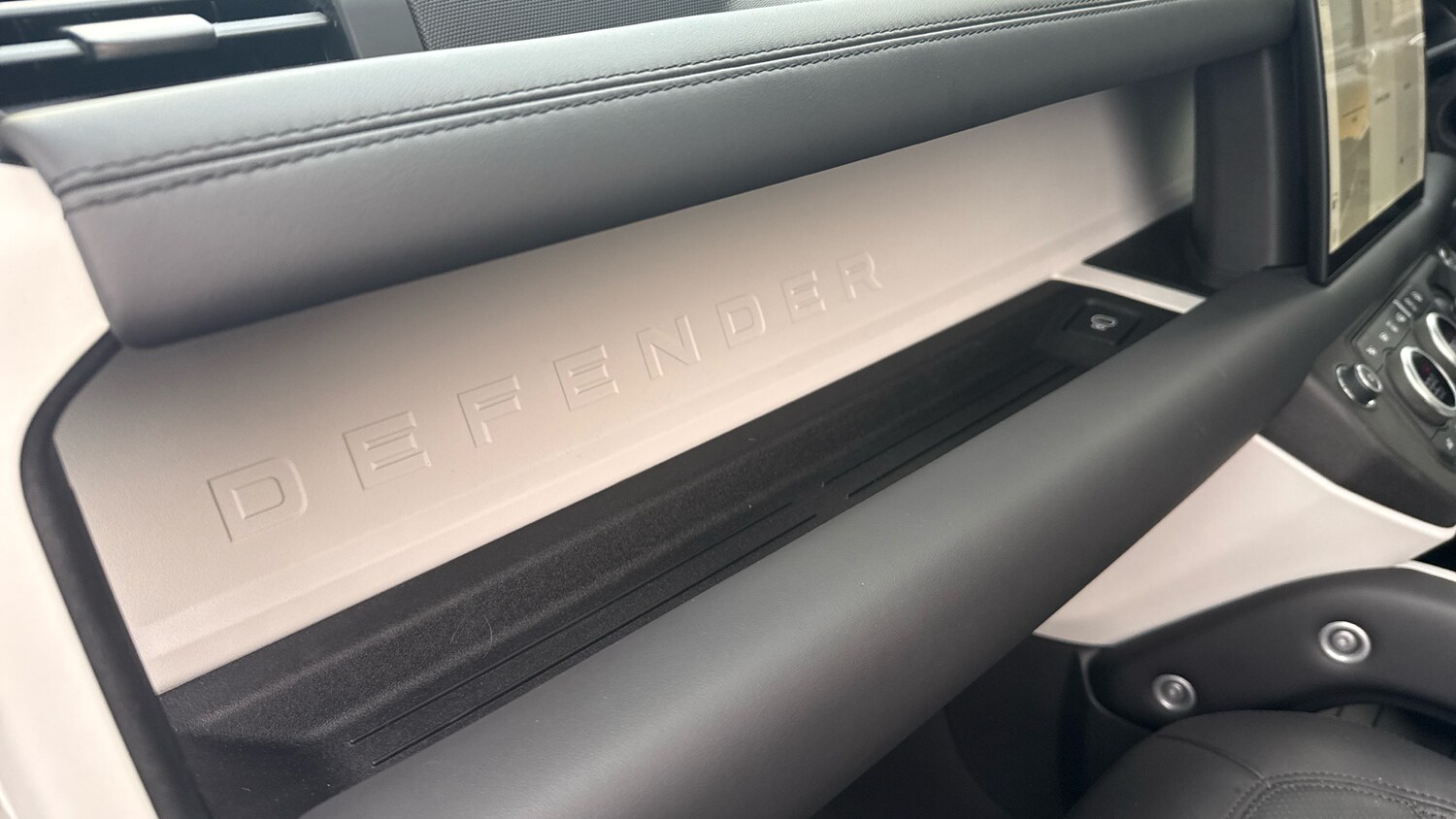 Used Land Rover Defender 2025 for sale - 76763104: Photo 42