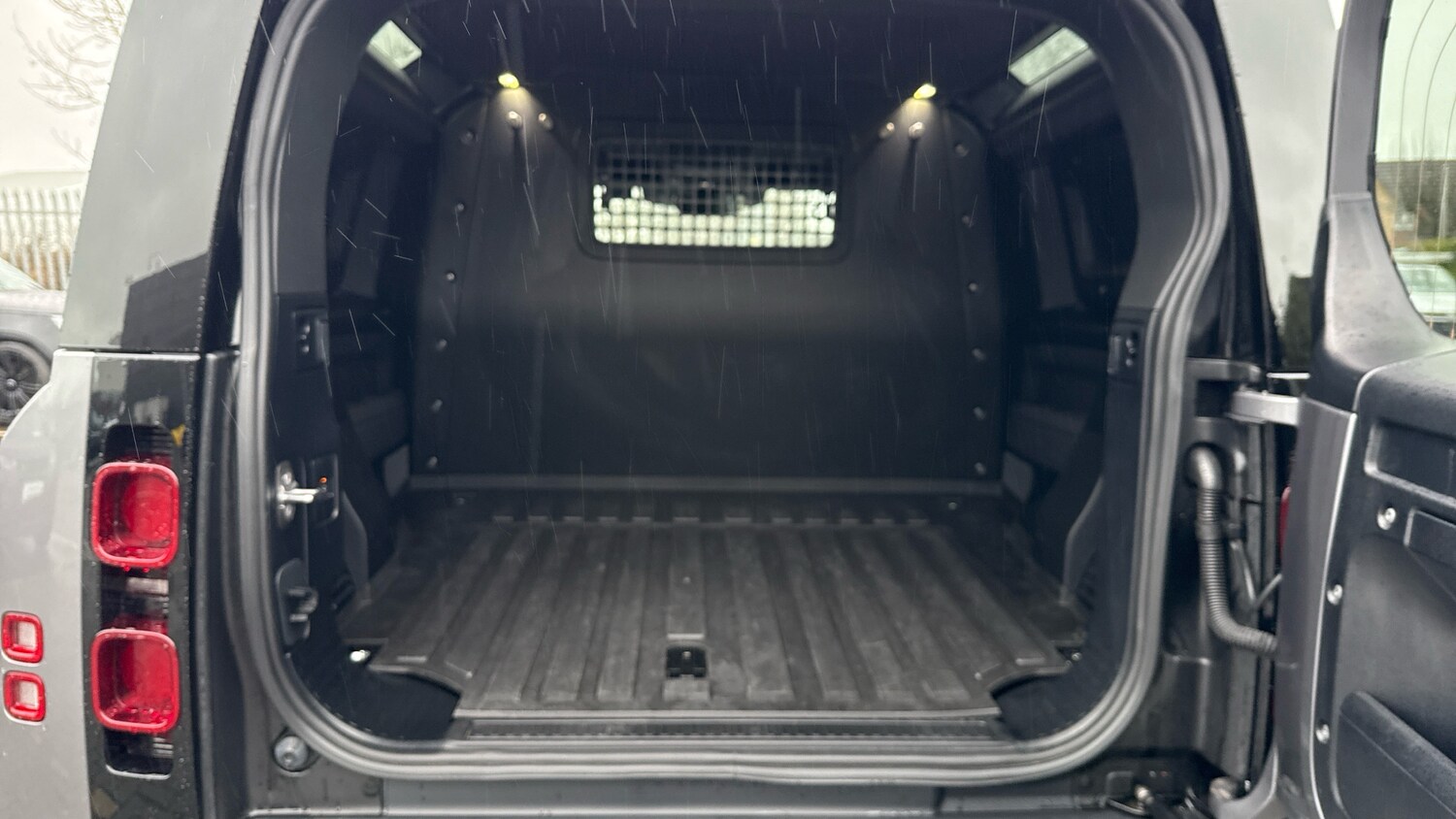 Used Land Rover Defender 2023 for sale - 77493172: Photo 10