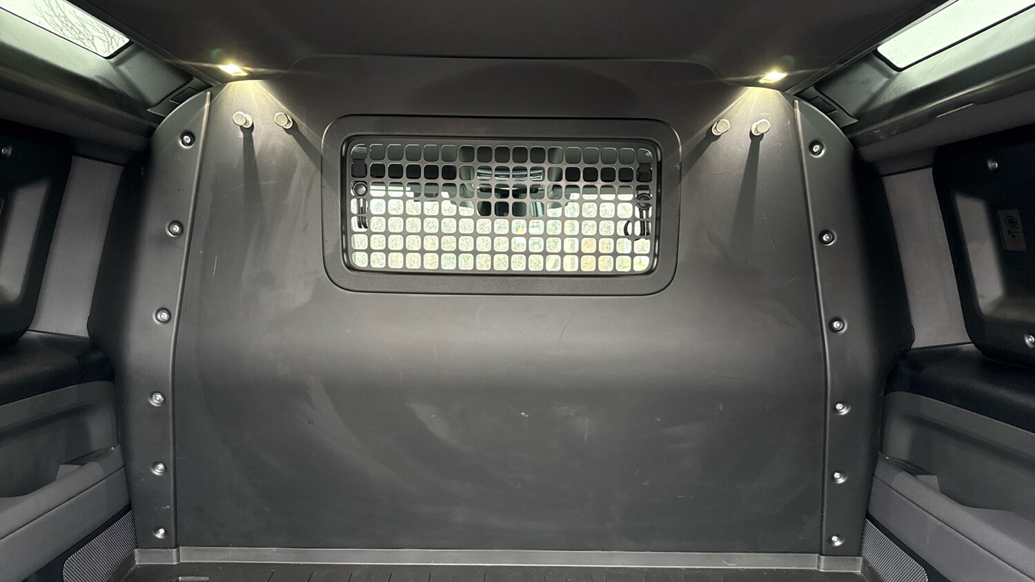 Used Land Rover Defender 2023 for sale - 77493172: Photo 18