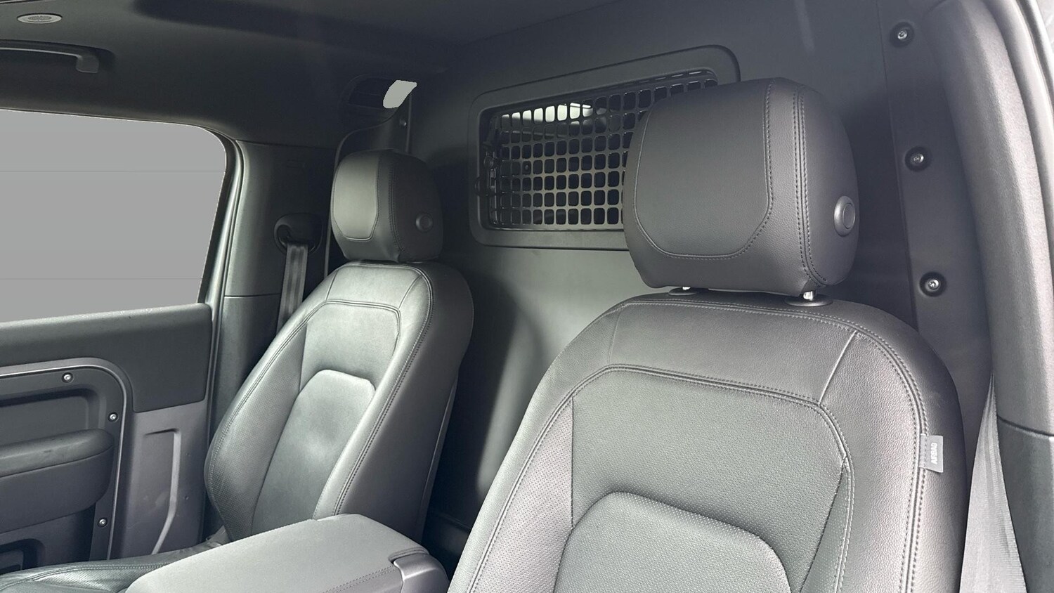 Used Land Rover Defender 2023 for sale - 77493172: Photo 4