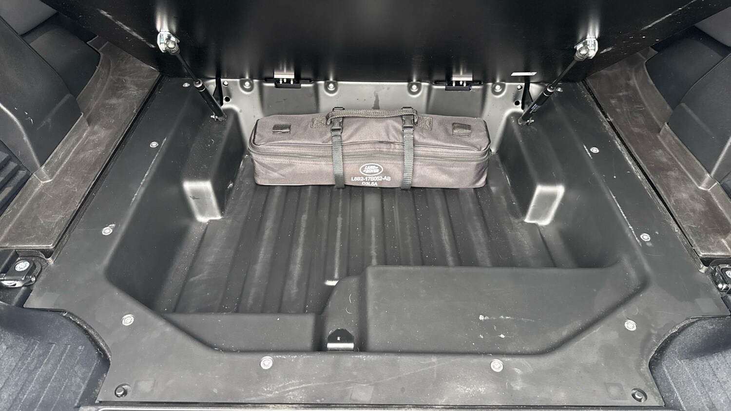 Used Land Rover Defender 2023 for sale - 77493172: Photo 40