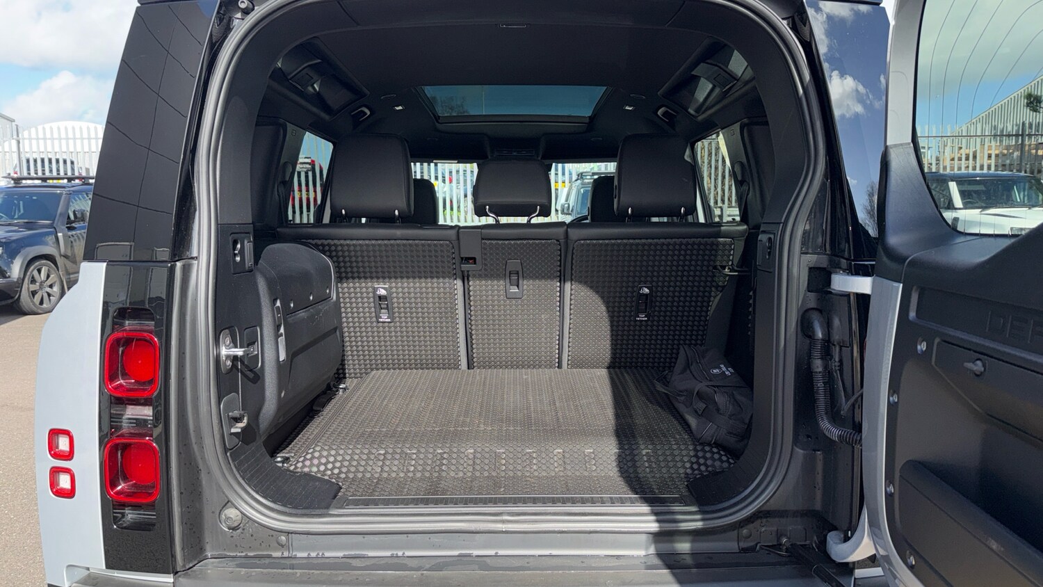 Used Land Rover Defender 2024 for sale - 77845167: Photo 10