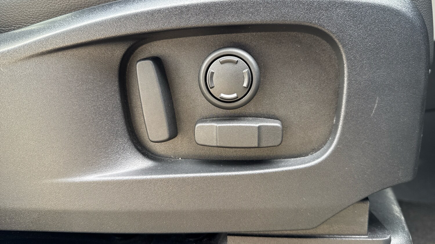 Used Land Rover Defender 2024 for sale - 77845167: Photo 30