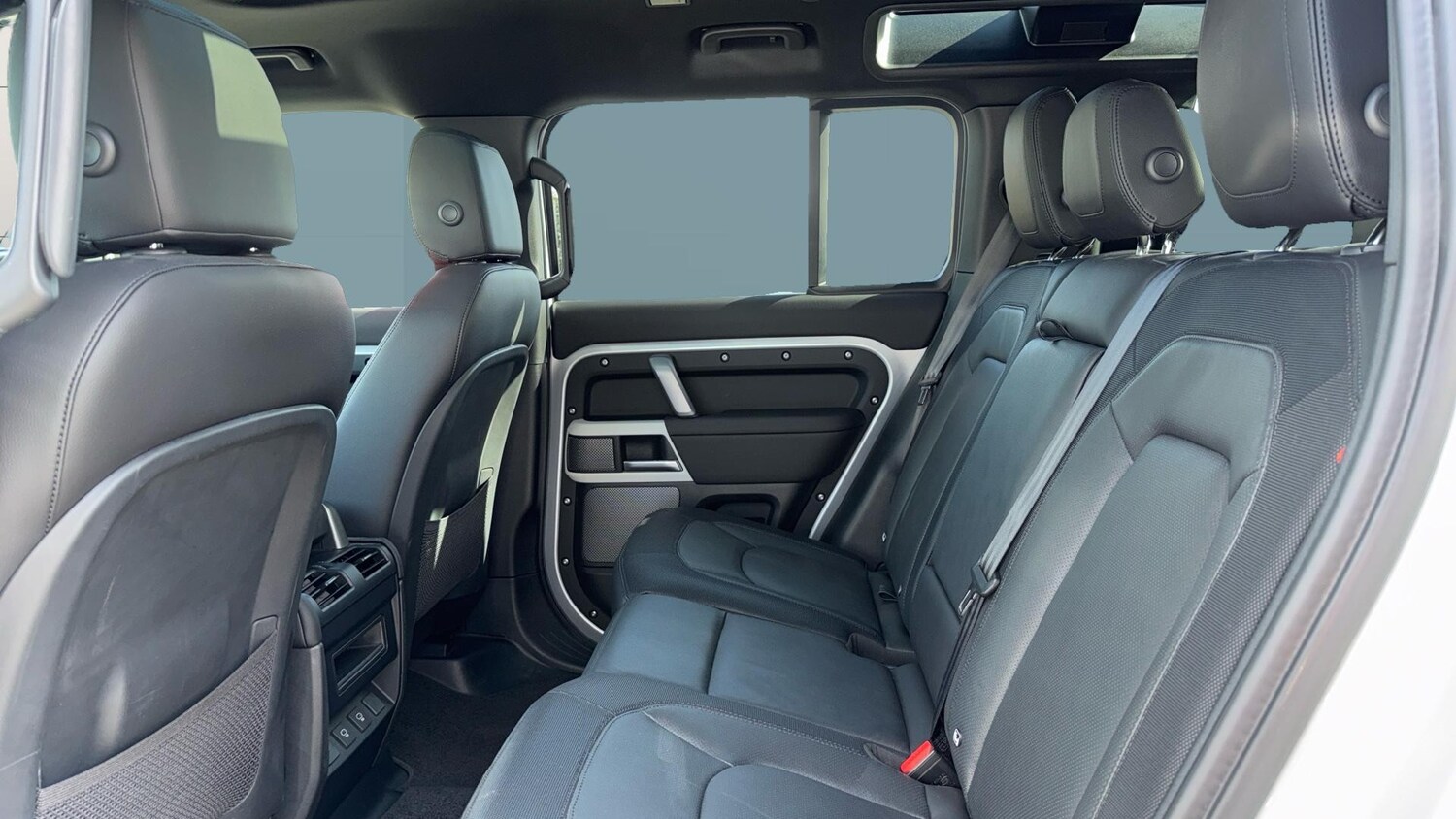 Used Land Rover Defender 2024 for sale - 77845167: Photo 4