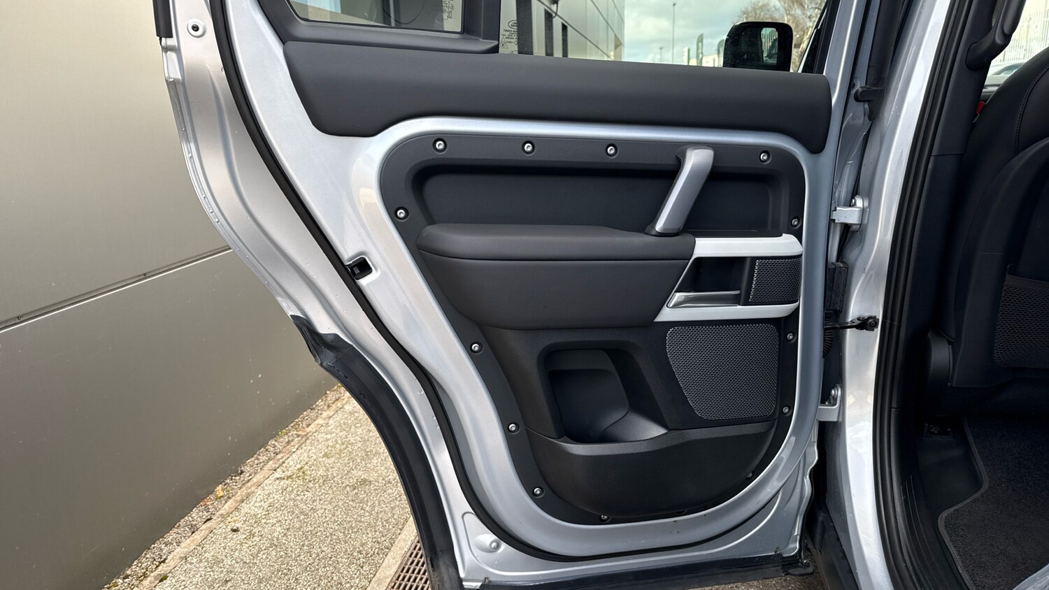 Used Land Rover Defender 2024 for sale - 77845167: Photo 41