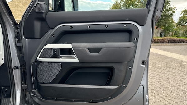 Used Land Rover Defender 2022 for sale - 76127101: Photo 29