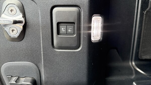 Used Land Rover Defender 2022 for sale - 76127101: Photo 40