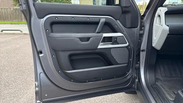 Used Land Rover Defender 2022 for sale - 76127101: Photo 43