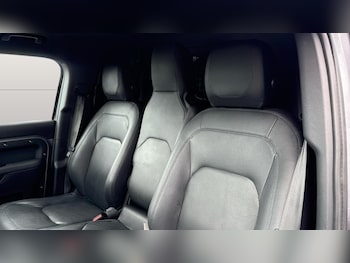 Used Land Rover Defender 2022 for sale - 76127101: Photo 4