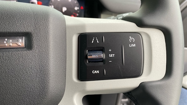 Used Land Rover Defender 2023 for sale - 75995712: Photo 32